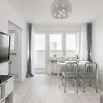 Bright And Cozy Apartment Smocza By Noclegi Renters