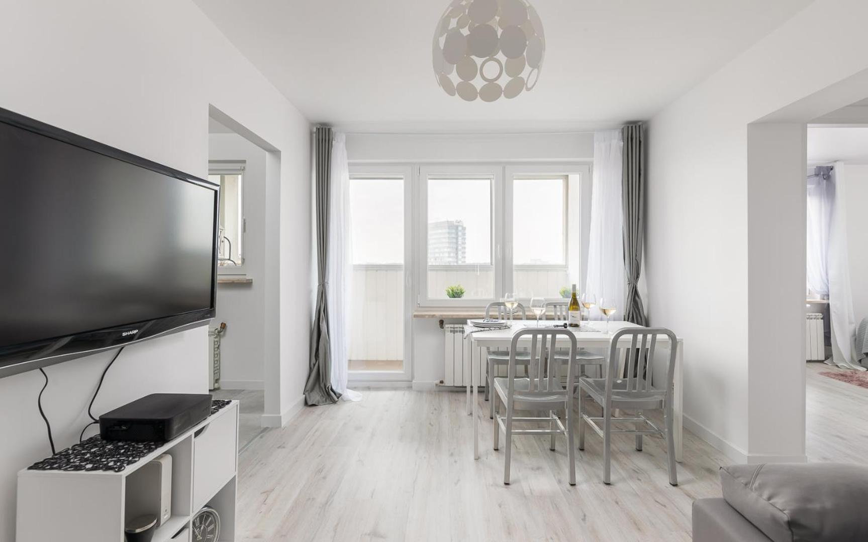 Bright And Cozy Smocza By Renters *