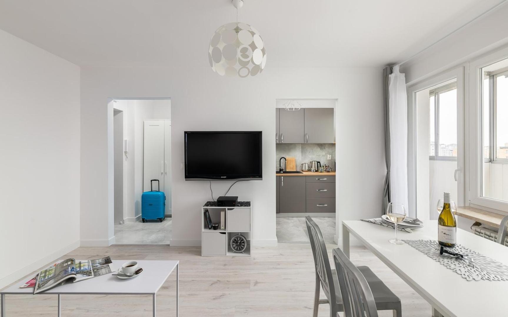 Bright And Cozy Smocza By Renters Apartament